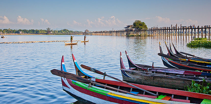lake and boats