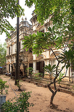 colonial building
