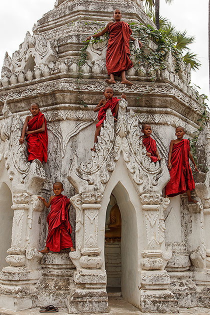 novices on stupa