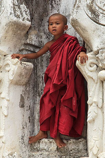 novice on stupa
