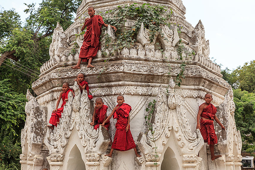 novices on stupa