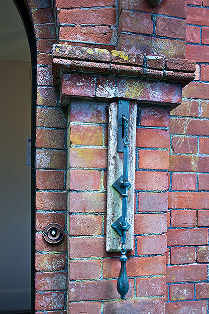 knocker