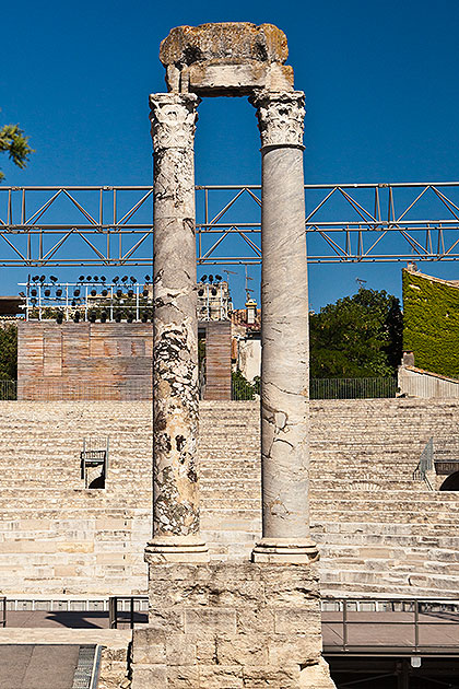 Twin columns